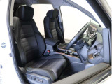フロントシートには電動パワーシートを採用★シート前後のスライド・リクライニングの角度、高さを電動で調整可能です★