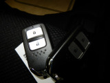 スマートキーは、エンジン始動、ドアロック施錠・解錠が鍵を取り出すことなく操作できます。
