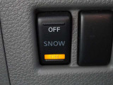 【SNOWモードスイッチ】エンジントルクを抑制しタイヤの空転を抑える事で、雪道やアイスバーンのスムーズな発進・加速をサポート!!