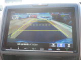 【バックカメラ】バックカメラ搭載で、後方の視界がクリアに!駐車時や後出後に安心して操作ができます。障害物を確認し、スムーズな駐車をサポートします。