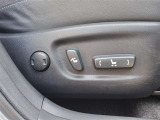 運転席シ-トはパワ-シ-ト(電動)で楽にシ-トポジションを調整出来ます。