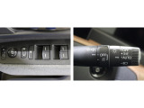 ドアスイッチパネルには電動格納ミラー・ミラーコントローラー、パワーウインドウ・ドアロック集中スイッチを配置、オートライトを装備しています。