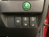 ★運転席の周りには手の届く範囲に、安全装備の操作スイッチが付いています!また、ECONボタンをオンにすると、低燃費走行を車がアシストしてくれます!