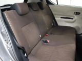 リヤには、シートの座面を長くし、ゆとりある着座姿勢を保てるようにシートバックの角度を最適化したシートを設定。ゆったりくつろぐことができます。
