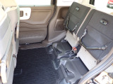 ◆チップアップ&ダイブダウン機構付【ULTR SEAT】は後席座面を左右分割で跳ね上げることができます。トランクで積載できない背の高い荷物をラクラク収納できます。ホンダ車ならではの人気装備です。