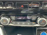 フルオートエアコンになっております。温度設定するだけで、快適な車内に!!