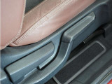 ◆シートハイトアジャスター◆運転席を上下に高さ調節ができます!運転ポジションを体格に合わせてシート調整できます。