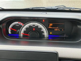 見やすいメーターです。平均燃費や航続可能距離などを表示するインフォメーションディスプレイが、ドライブに役立ついろいろな情報を表示してくれます。
