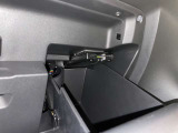 ETC車載器はグローブボックス内に設置されています。