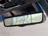 {デジタルインナーミラー} 車両後方カメラの映像をディスプレイに表示する事で、ヘッドレストや荷物で視界を遮られず後方を確認できるにで安心です。