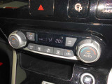 オートエアコン付きなので、温度を設定するだけで車内を快適にしてくれます!