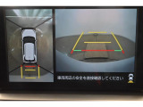 バックガイドモニター付き。車両後方&上方からの映像をナビ画面に表示し、駐車などの後退操作をサポートします。