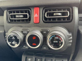 エアコンはオートエアコンです(^-^)温度調節も細かくできるので車内を快適な温度にできますよ(*^^*)人気の装備です☆