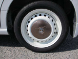 カッパーブラウン専用デザインホイールです。タイヤサイズは155/65R14です。4穴です。