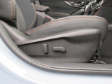 運転席・助手席は8WAYの電動シートですので細かく位置の調整が出来ます。安全・安心のドライブには正しいシートポジションが必須です!