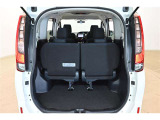 トランク開口部も比較的広く荷物も載せやすくなってますよ。