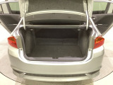 開口部も広く荷物の積み下ろしもしやすいお車となっております。