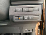 ダッシュボード右下には、タイマー充電スイッチとメーター内トリップリセットスイッチ.メーター内明るさ調整スイッチ・ハンドル支援スイッチ・Dモードスイッチ・オートホールドキャンセルスイッチが並んでます。