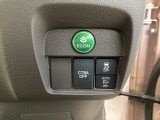 ハンドルの右側には安全装備の、CTBA(シティブレーキアシストシステム)とVSA(ABS+TCS+横滑り抑制)の解除スイッチがついています。燃費に役立つECONボタンもここです。