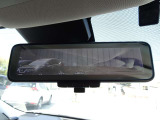 スマートルームミラー・車内の状況に関わらず、車両後方にあるカメラの映像をルームミラーに移します。