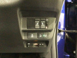 両側電動スライドドアは運転席から操作ができるよう、操作スイッチが付いています。Hondaセンシング用のVSA解除とレーンキープアシストシステムなどのメインスイッチも装備しています。
