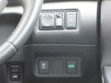 ドアミラー調整のスイッチなどは運転席右手の位置に装備されております
