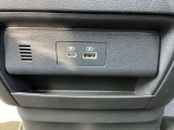 USBソケットやタイプCの接続端子もついております!