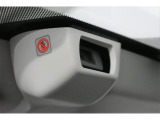 EyeSight(アイサイト)は、世界で初めてステレオカメラのみで、全車速追従クルーズコントロール機能や歩行者、自転車をも対象としたプリクラッシュセーフティ機能を実現したシステムです。