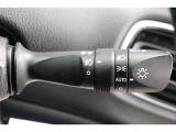 周囲の明るさを検知して自動でライトの点灯・消灯をしてくれるオートライトを装備。
