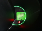 燃費のいい運転をするとメーターの色が緑に。わかりやすい表示でエコドライブを楽しめますね。