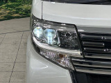 【LEDヘッドライト】悪天候や夜間走行時も良好な視界を確保し安心して運転できる高輝度LEDヘッドライトを装備!点灯速度が早く、消費電力も抑えられています。