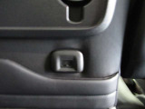 助手席シートバックにUSB充電器を差し込めば後部座席で携帯やゲーム機の充電が可能です