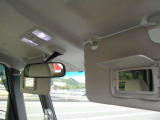 LEDのルームランプ☆運転席&助手席バニティミラー付き♪