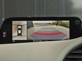 便利なバックカメラ搭載で、後方確認も安心です。さらに、360度モニターやパーキングセンサーで安全を強力にサポートします。但し、過信は禁物です。目視確認をしっかりと行い安全に駐車をお願いします