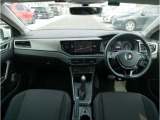 操作スイッチ類が運転席周りに集約されることで安全に運転できます。