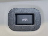【パワーバックドア】スマートキーや運転席のボタンを押すだけでリアゲートが自動で開閉します!荷物を持っている時や、高い位置にあるバックドアを閉める際に便利な機能です♪