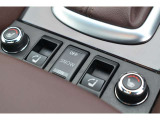 シートエアコンで温度を設定するだけで快適な車内環境を維持することができます。