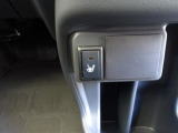 助手席用シートヒータースイッチ!ON/OFF切り替えスイッチは操作しやすいコンソール部にあります!