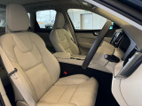Ultimate専用パーフォレーテッドナッパレザーシートは運転席助手席ともマッサージ機能や、シートヒーターベンチレーションといった便利な機能がご利用いただけます。