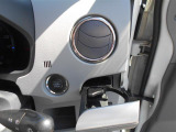 【ドリンクホルダー】運転席用のドリンクホルダー付きでペットボトル収納も楽々ですね!