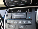 オートエアコンなので設定した温度で車内の温度を保ってくれます♪