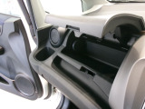 【グローブボックス】収納スペースが沢山あるので車内が散らからずに助かります。ちょっとした物を入れるのにいいですね♪