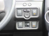 エマージェンシーブレーキ/踏み間違い衝突防止アシスト/横滑り軽減装置/車線逸脱警報/ドアミラー調整のスイッチは運転席から見て右手にあるので、操作もお気軽に行えます!