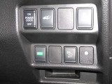 リモコンオートバックドア(ハンズフリー機能、挟み込み防止機構付)は車内からも開閉可能です。