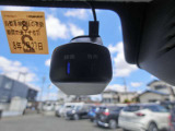 運転状況を映像と音で記録し、ドライブの思い出残しやドライバーの運転チェックができる、便利なドライブレコーダーを装備しています!