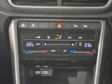 オートエアコンは運転席側と助手席側でそれぞれ自由に温度設定ができます。