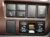 【パワースライドドアスイッチ・各安全装置】様々なシーンで便利に使える両側パワースライドドア!開閉もスイッチ一つOKです。 ・ 安全装置付きで安全なドライブをサポート。必要に応じてオン/オフ切替できます
