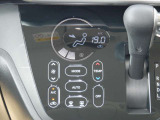 オートエアコンなので温度設定をしておけば後は自動で風量調節してくれます。操作もワンタッチでOKです。