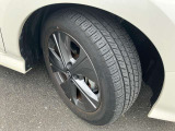 タイヤの状態は良好です!安全に走行する為には空気圧の確認をはじめ溝の深さ、ひび割れ等の点検が必要です!