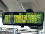 【デジタルルームミラー】後席の大きな荷物や同乗者で後方が確認しづらい時でも安心!カメラが撮影した車両後方の映像をルームミラー内に表示。クリアな視界で状況の確認が可能です!